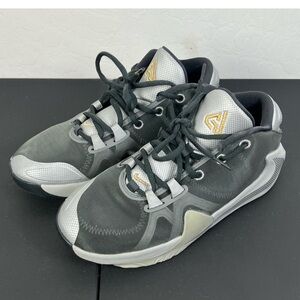 Giannis Nike Zoom Freak 1 GS Boys Basketball size 6.5Y